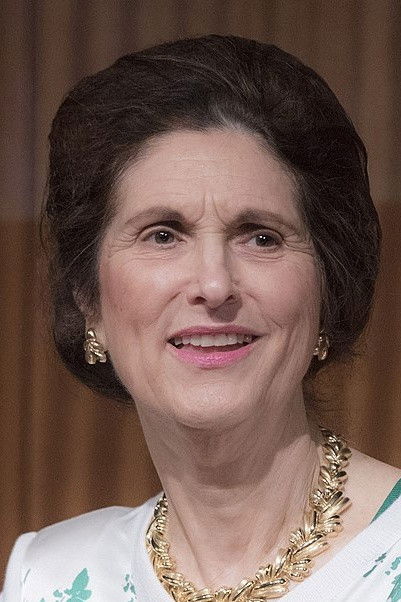 et billede af Lynda Johnson Robb