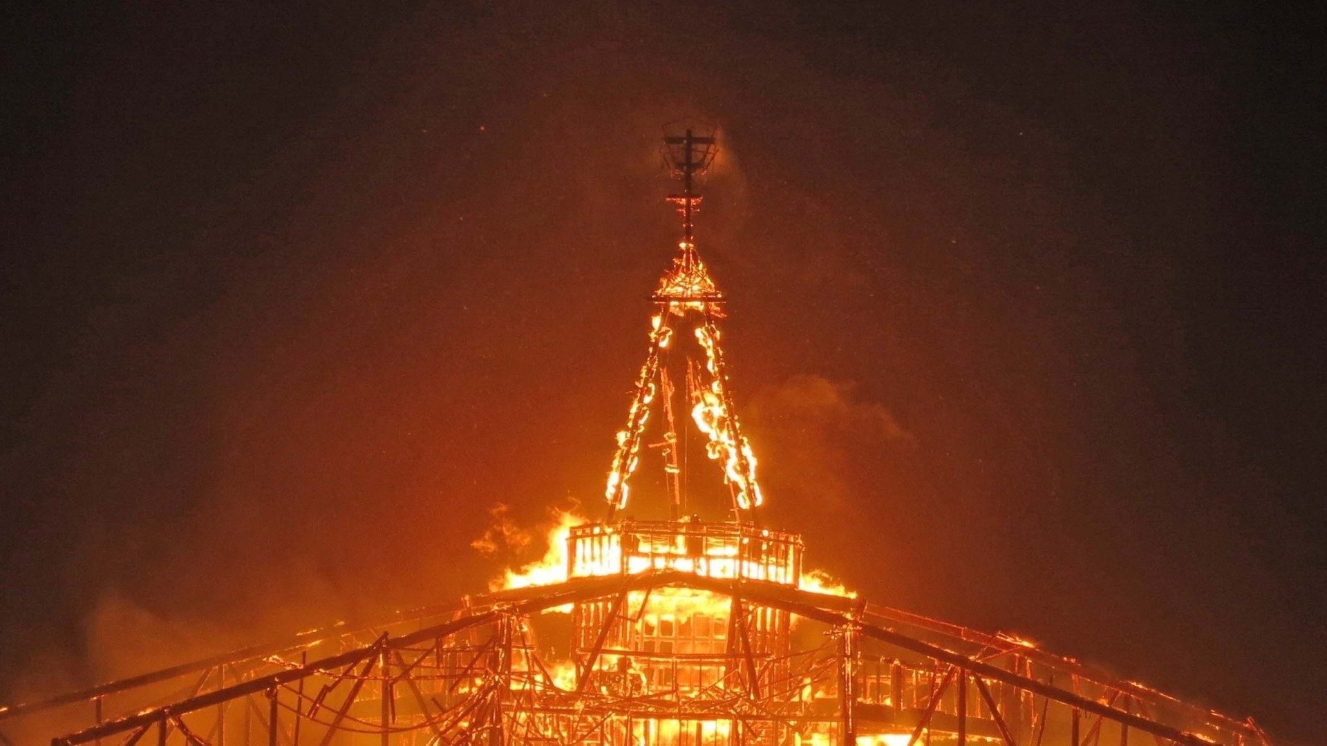 燃える仏像人間