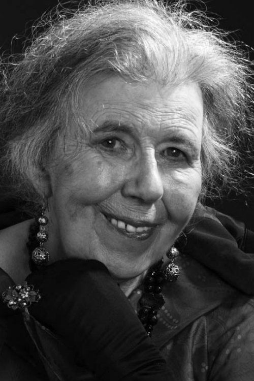 et billede af Damaris Hayman