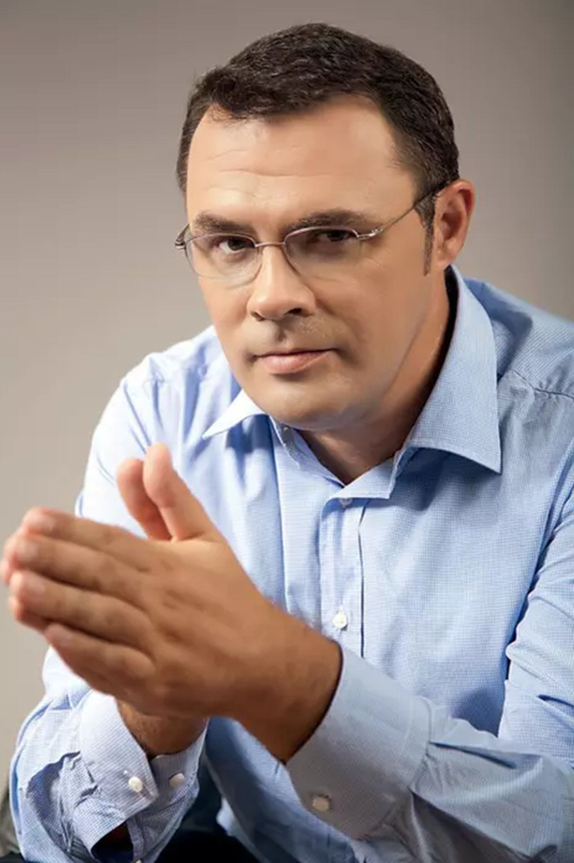 Moise Guran is himself