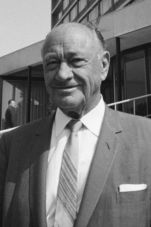 et billede af Conrad Hilton Sr.
