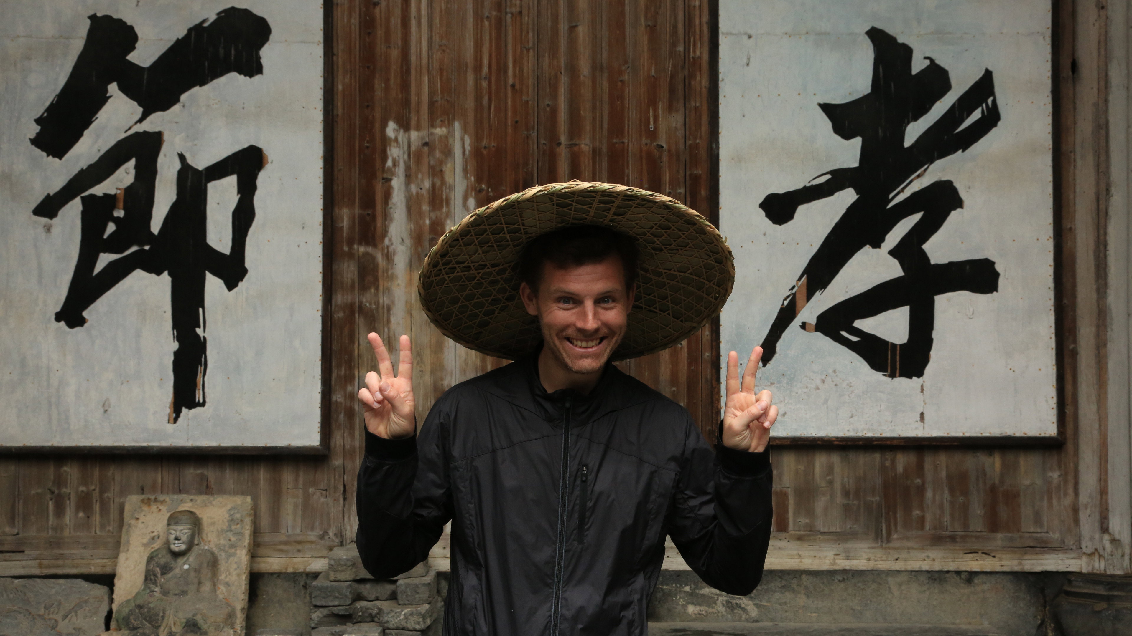 Des Bishop: Breaking China