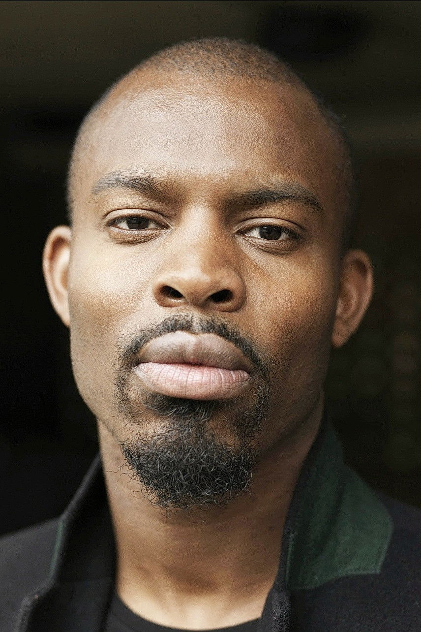 et billede af James Barnes