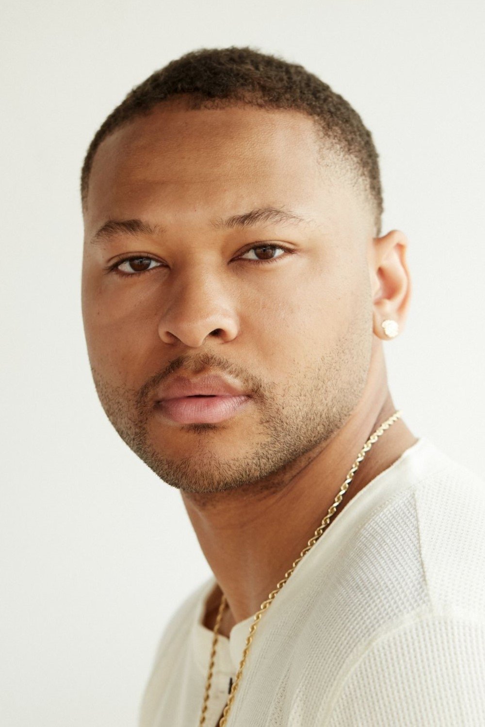 et billede af Aaron J. Anderson