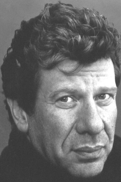 et billede af Elliot Cuker