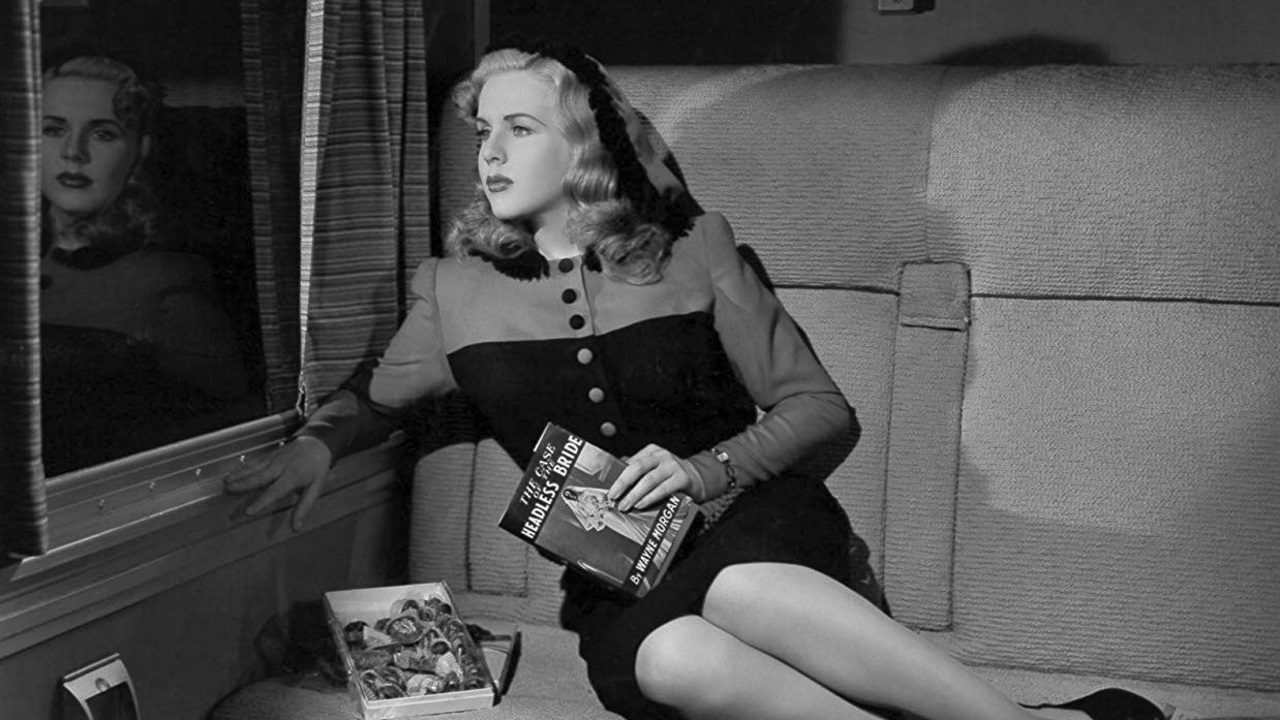 Lady on a Train (1945)