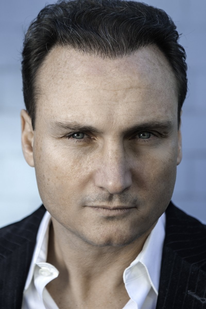 et billede af Charlie Sara