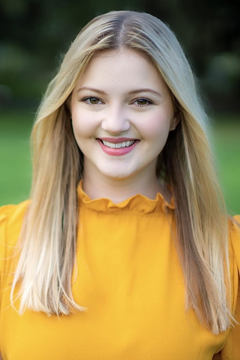 Lauren Ledger | Assistant Art Director