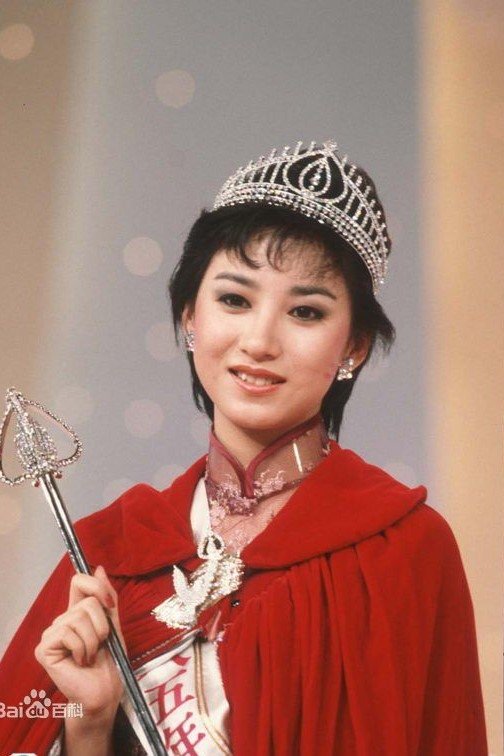 Shalline Tse | 黃衫女子