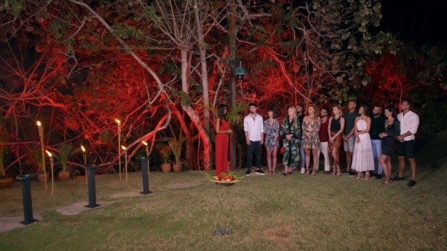 Hotel Paradise 6x19