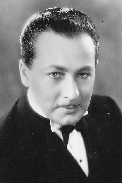 et billede af Leslie Perrins