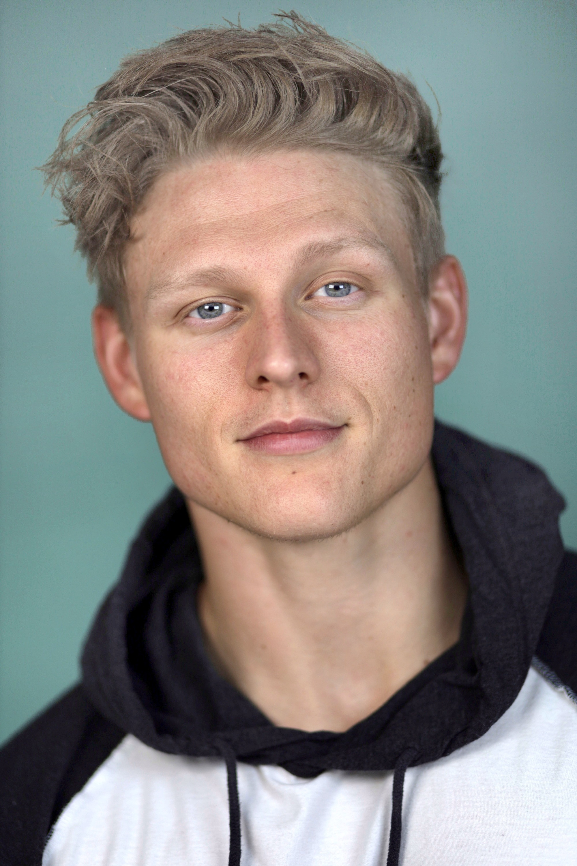 et billede af Brandon Tyler Moore