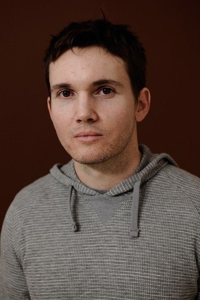 et billede af Derek Connolly