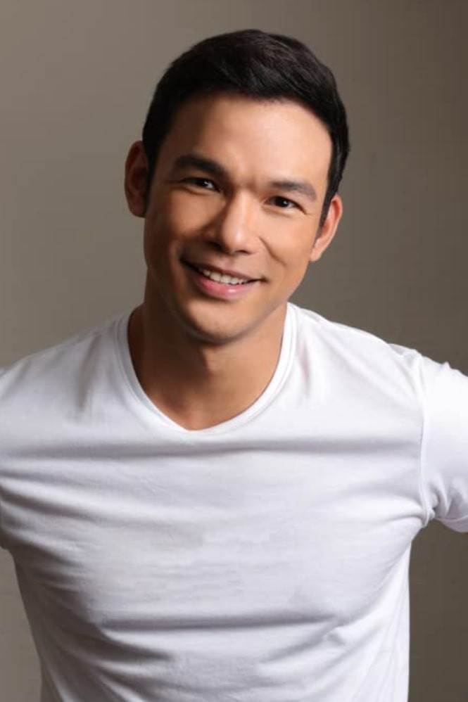 et billede af Mark Bautista