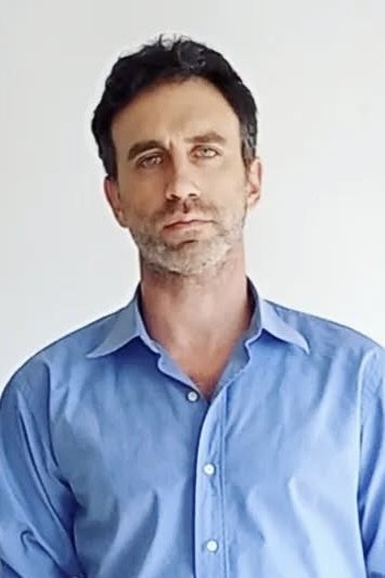 et billede af Juan Azar