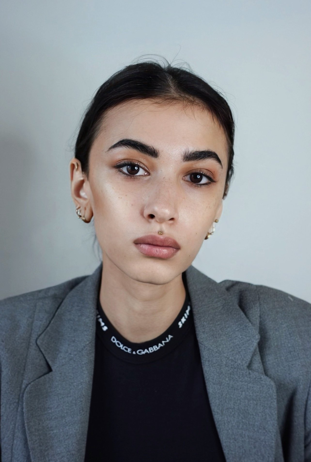 et billede af Lou Ravelli