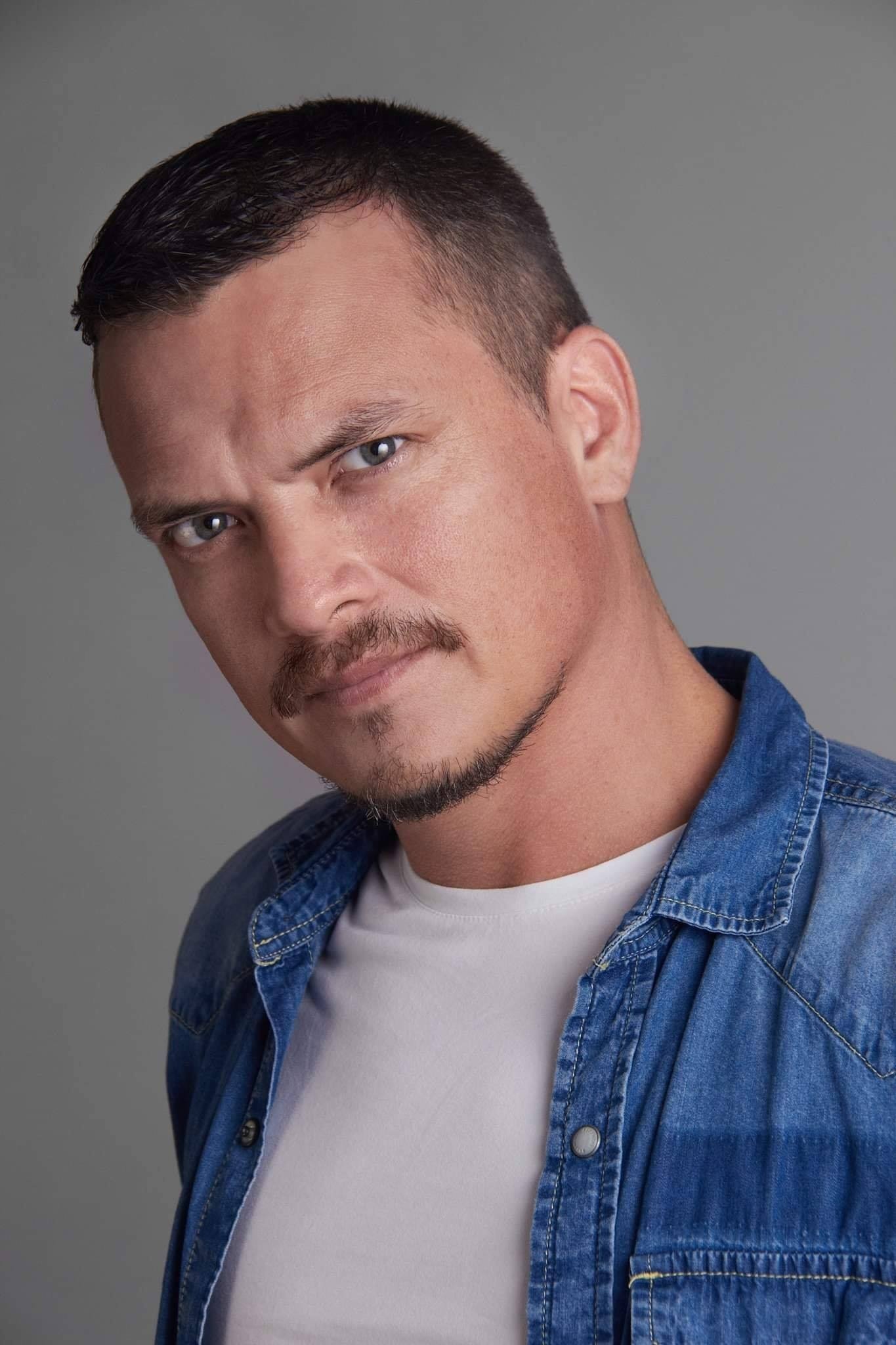 Óscar López Arias's picture in the cast