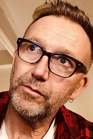 et billede af Carl Bessai