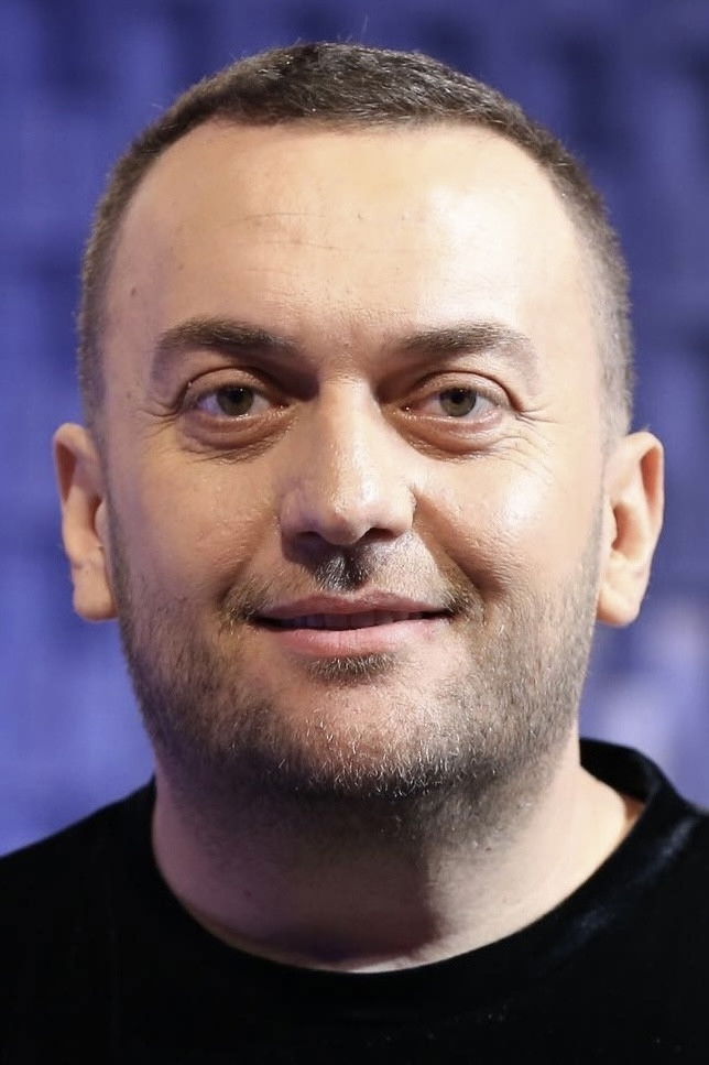 et billede af Olti Curri