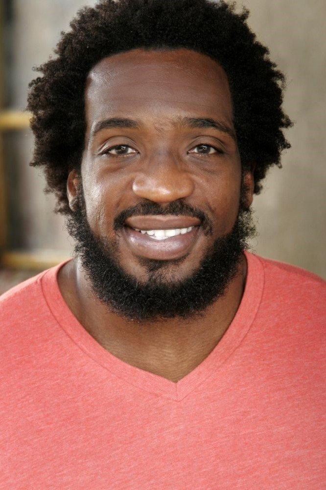 et billede af T. Love