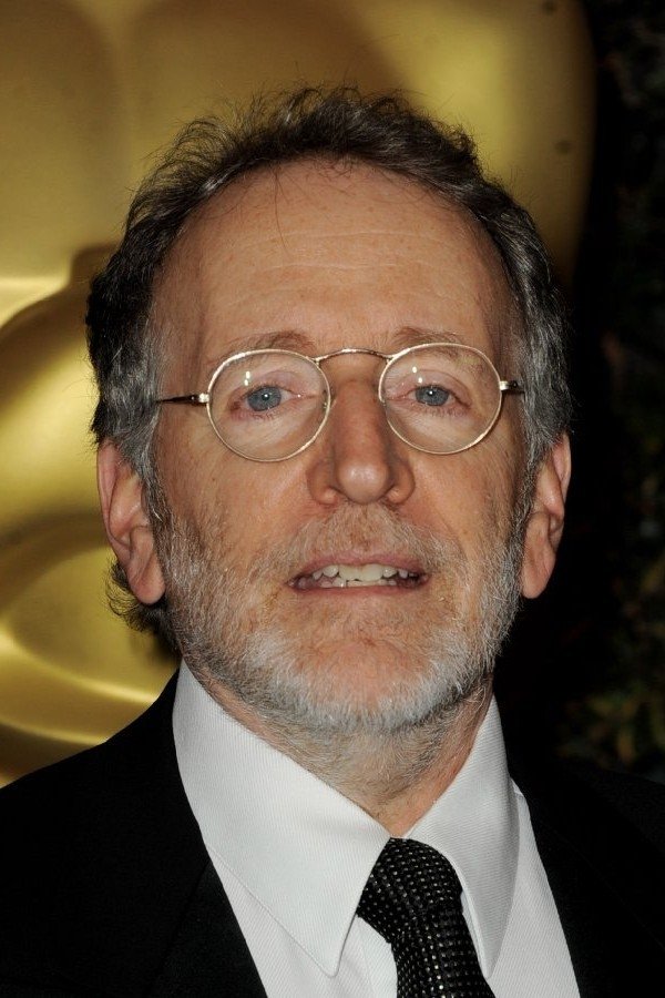 et billede af Phil Alden Robinson