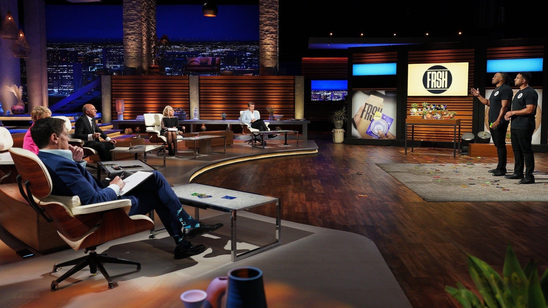 Shark Tank 14x7