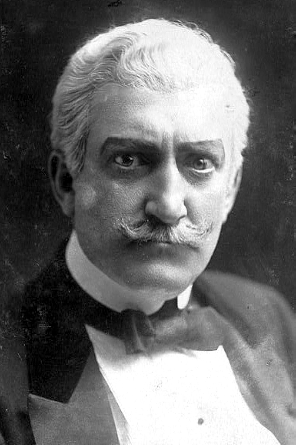 et billede af George Nash