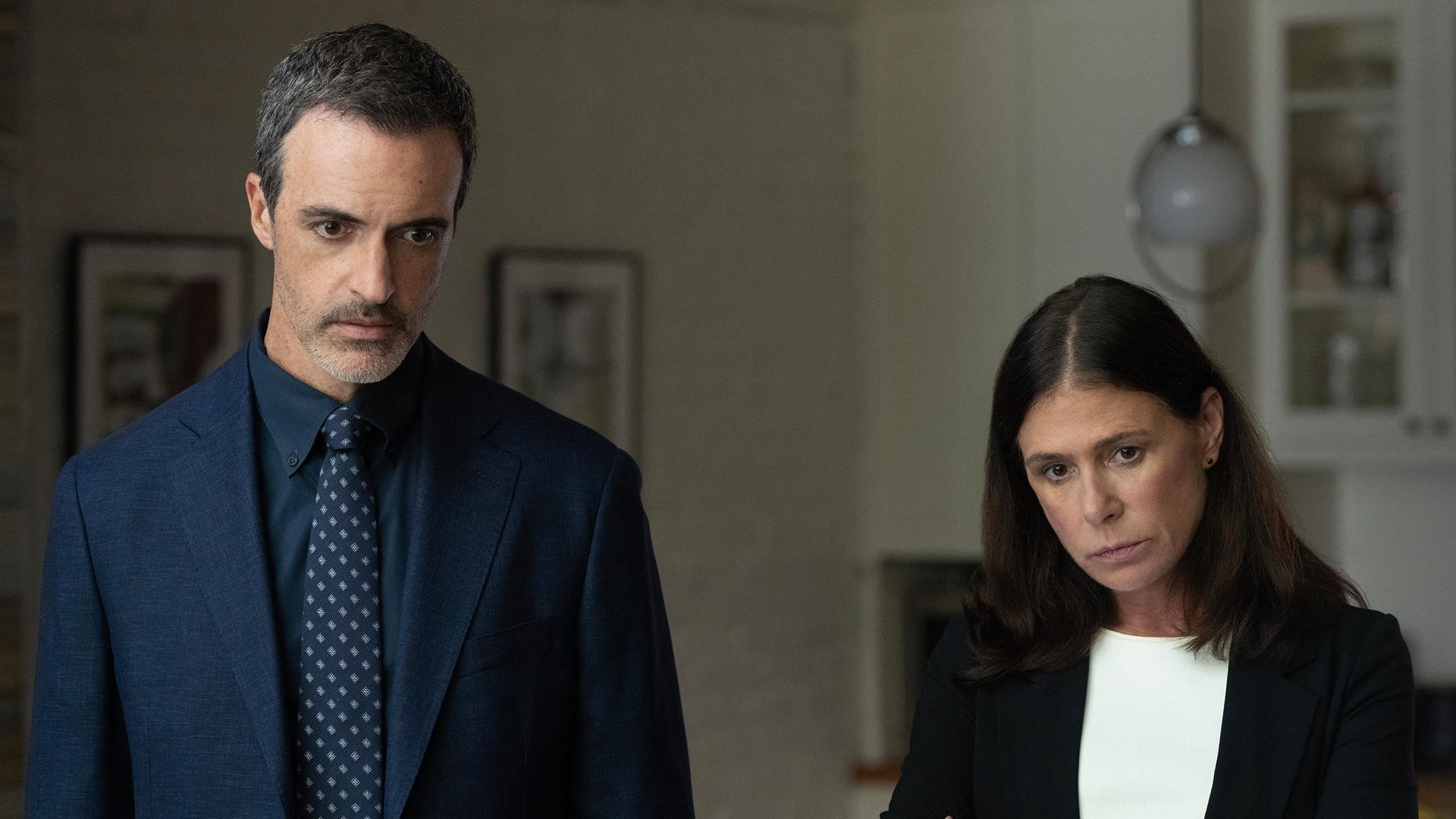 Law & Order - Season 25 Episode 5 : Bend the Knee