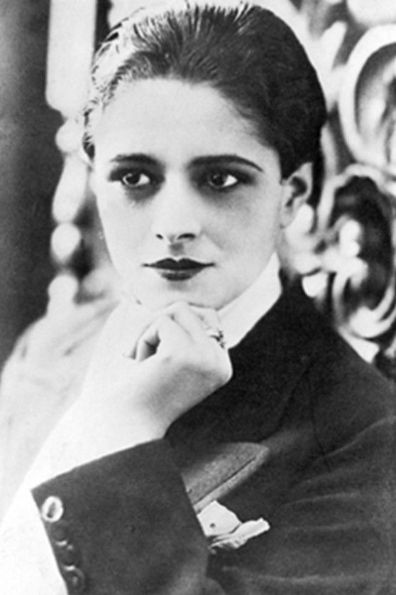 et billede af Mercedes Simone