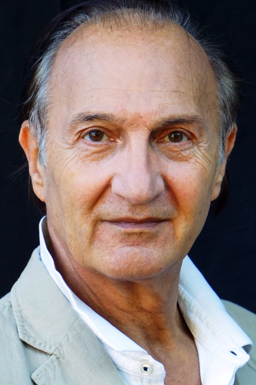 et billede af Jean Eckian