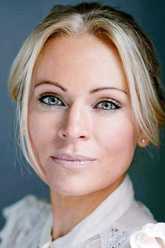Victoria Myers's picture in the cast