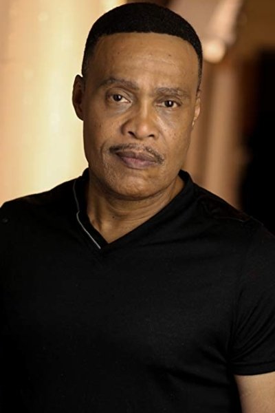 et billede af L. Warren Young