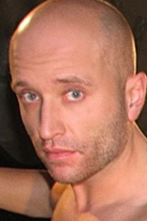 et billede af Drake Hanson