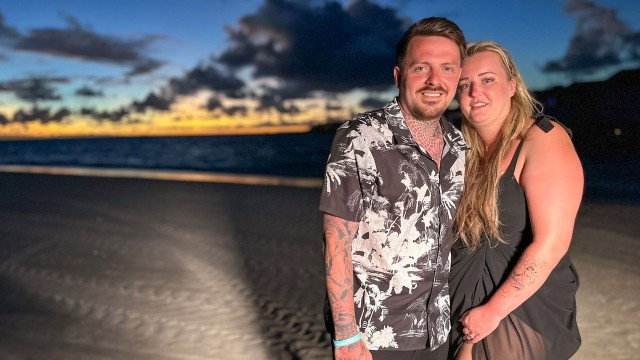 Rich Holiday, Poor Holiday S04E02 backdrop