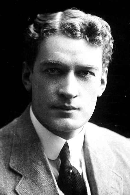 et billede af Bertram Wallis