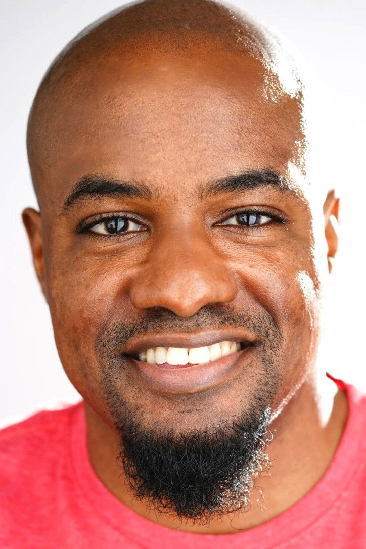 et billede af Kevin J. Stone