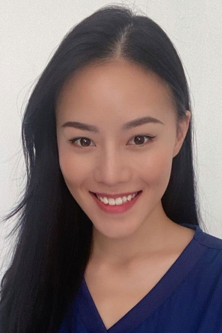 et billede af Debra Loi