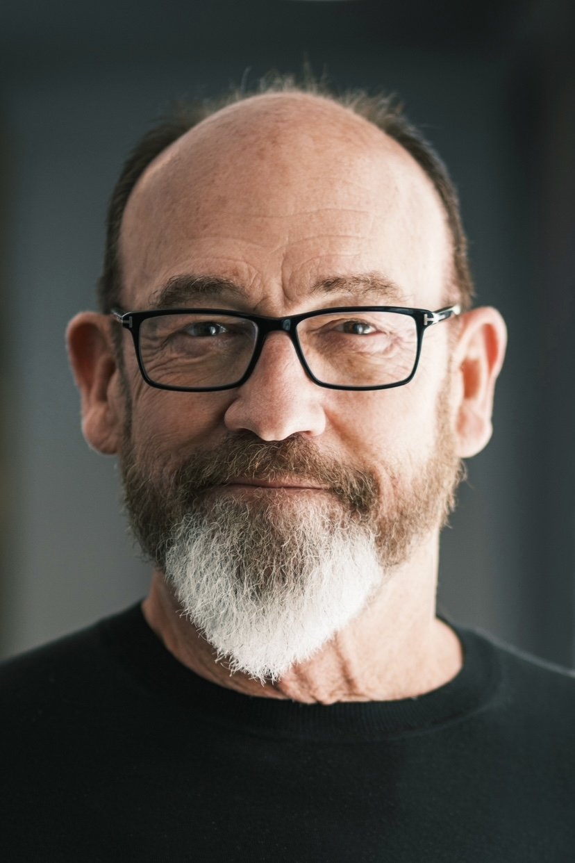 et billede af Chuck Russell