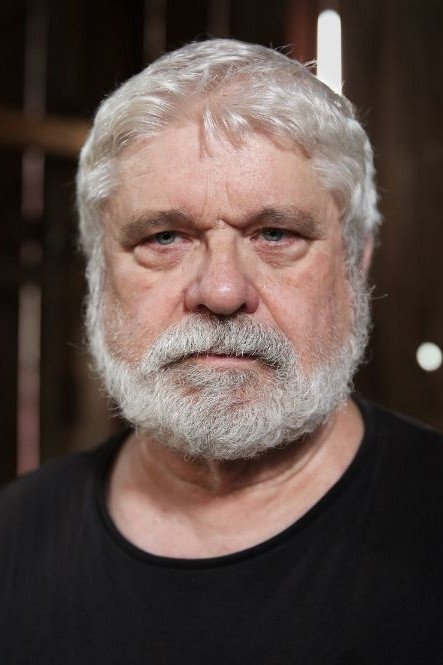 et billede af Logan Fry