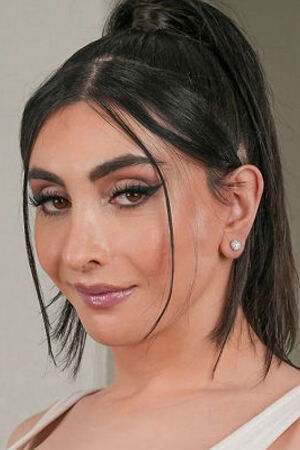 et billede af Sarah Alexis