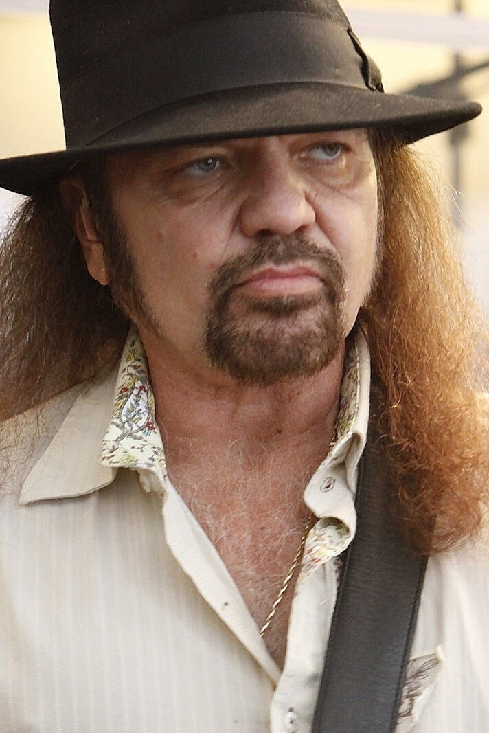 Gary Rossington as Self