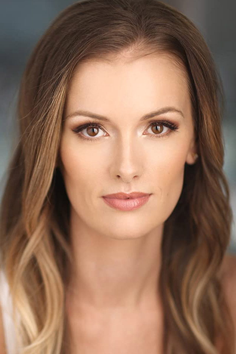 et billede af Holly Hougham