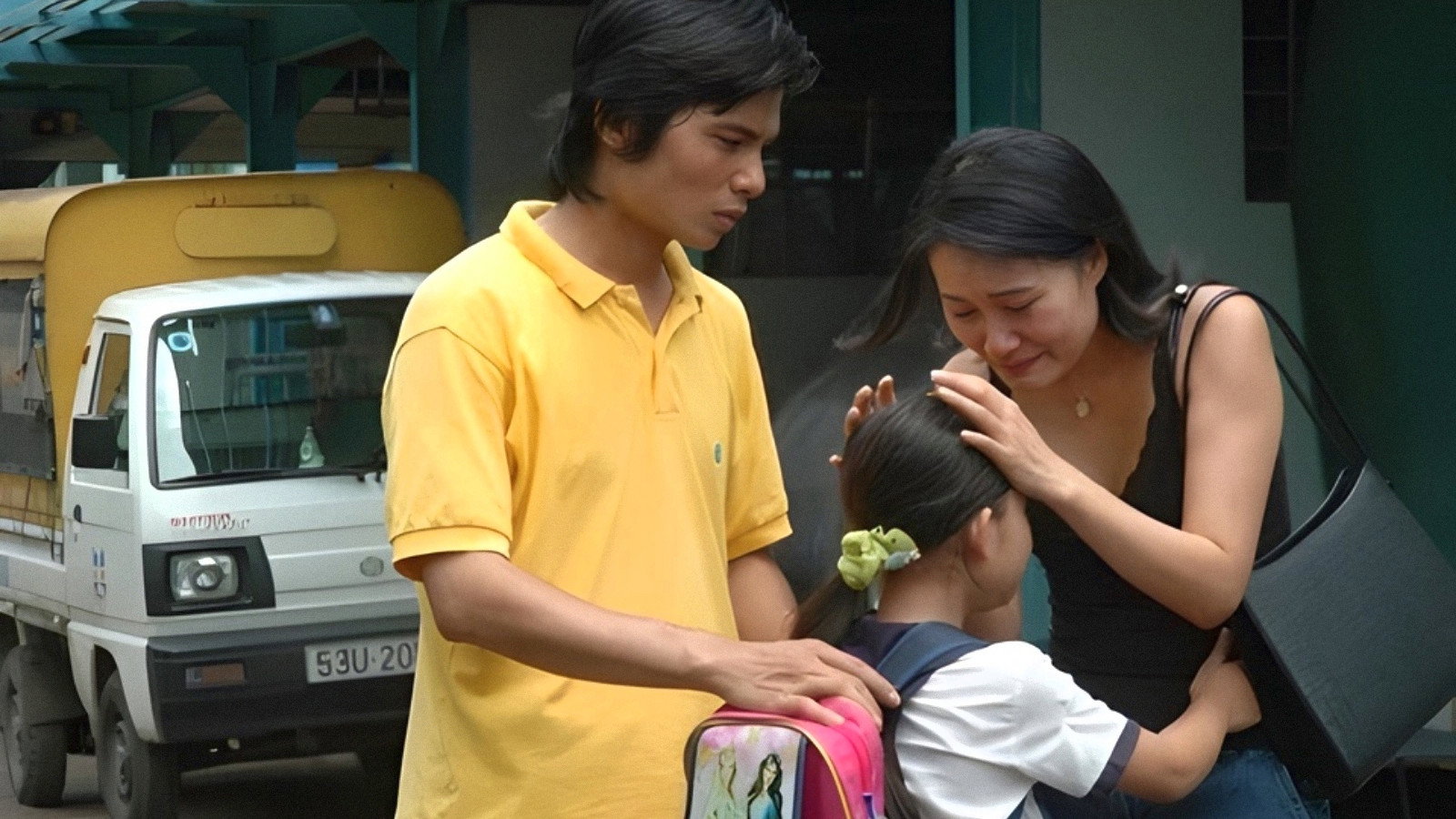 Cú và chim se sẻ