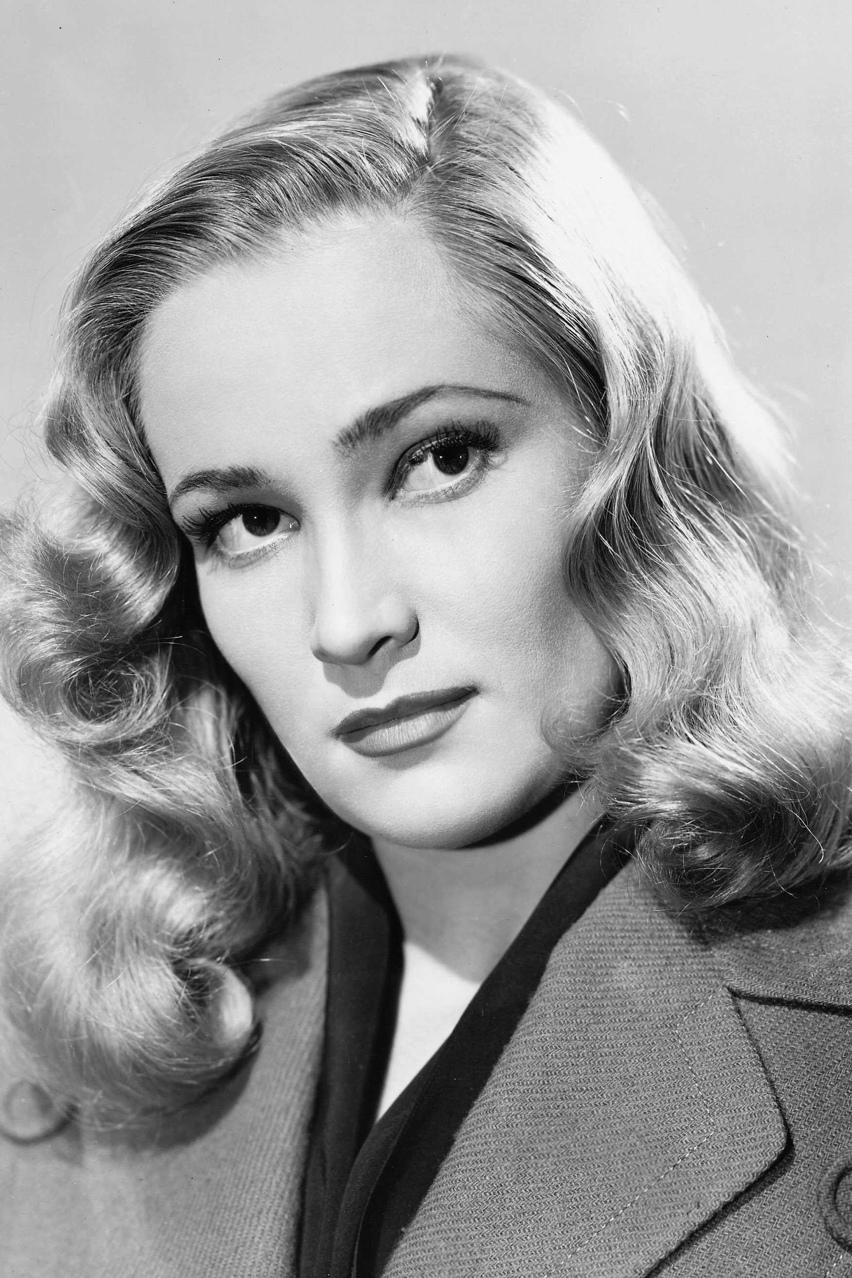 et billede af Constance Dowling