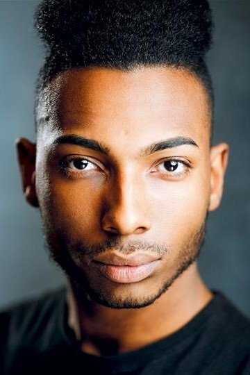 et billede af Micah Holmes