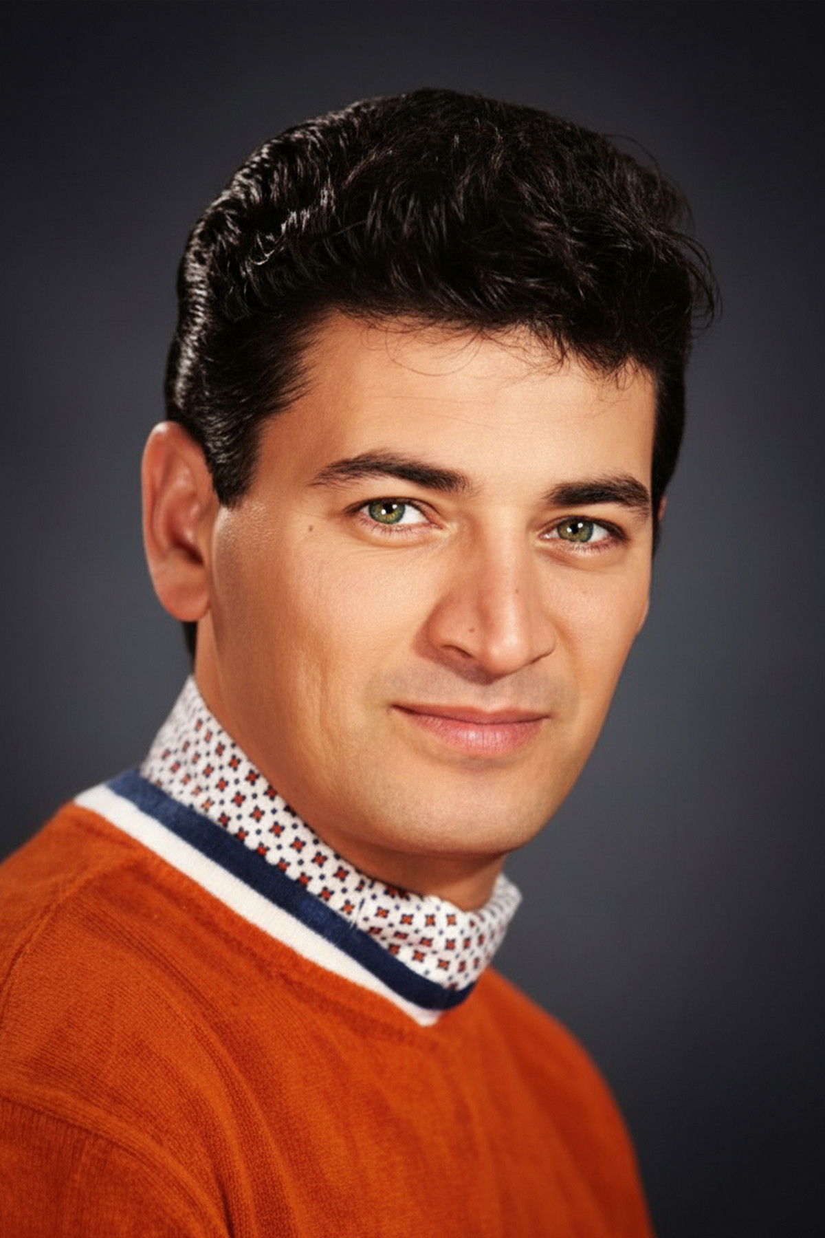 et billede af Adnan Şenses