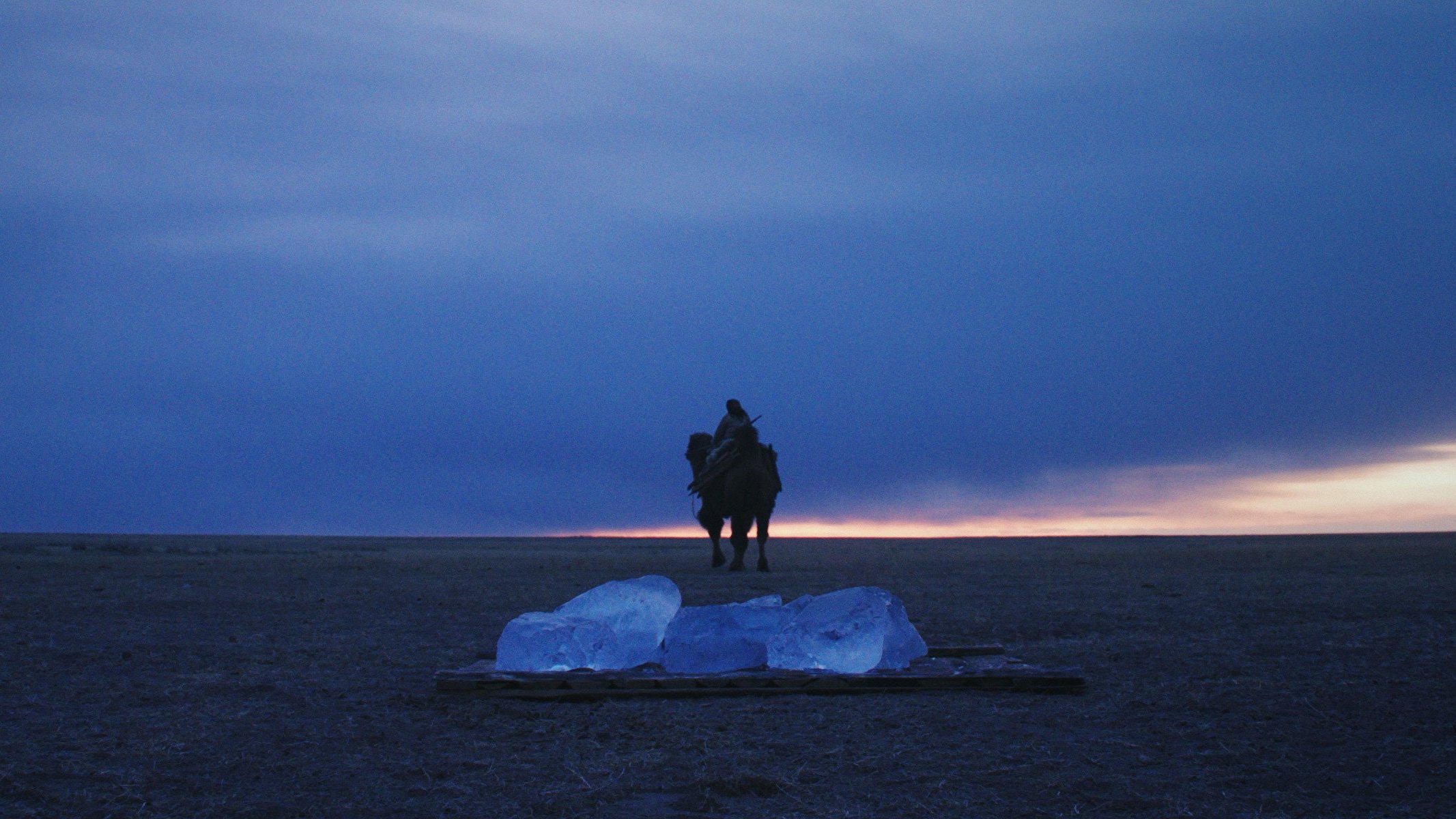 Image du film La Femme des steppes, le Flic et l'Oeuf divkvgy0lbjgmkrtkvxgnz2i3mejpg