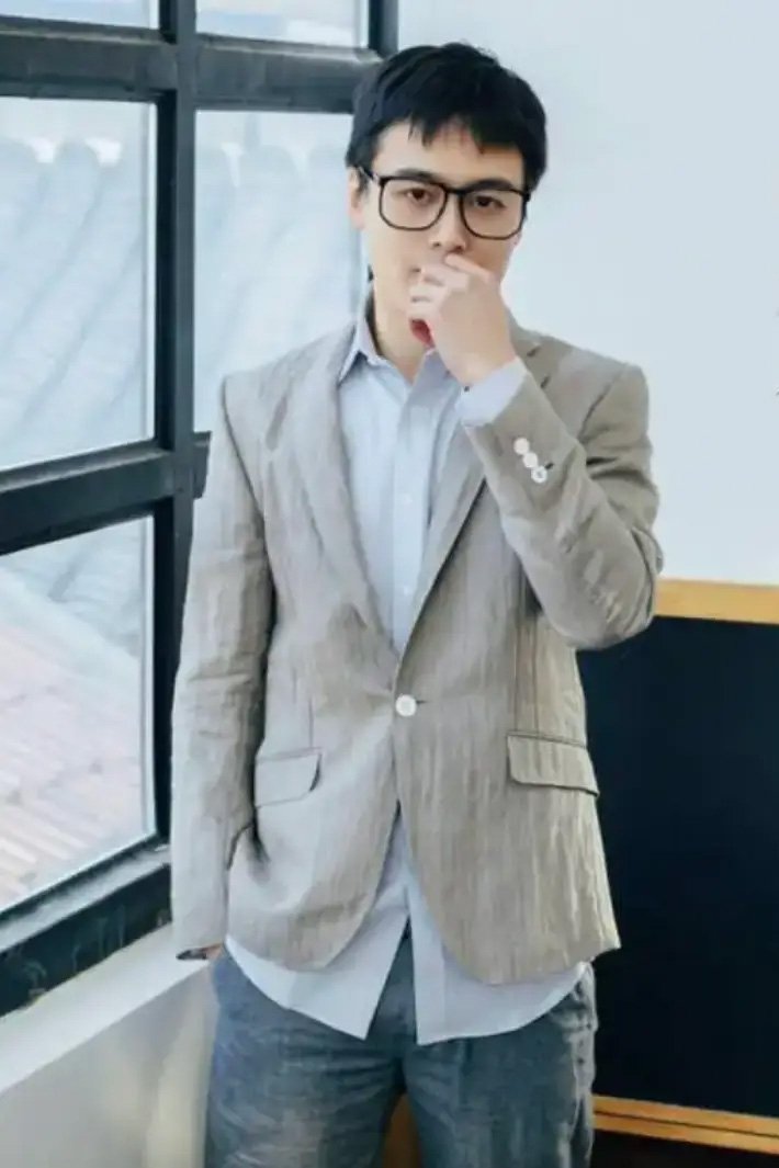 Lu Zhixing's picture in the cast