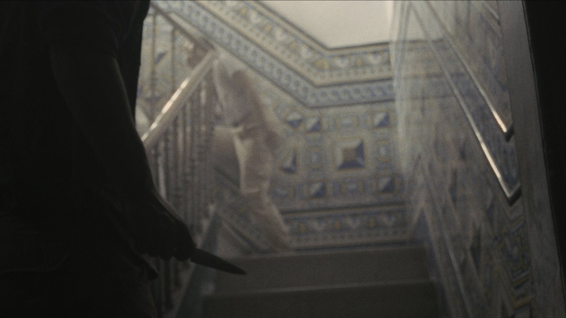 Madilim backdrop