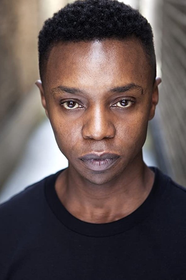 et billede af Charles Mnene